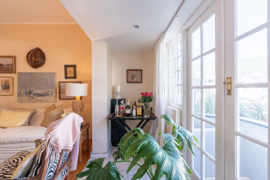 2 Bedroom Property for Sale in Sea Point Western Cape